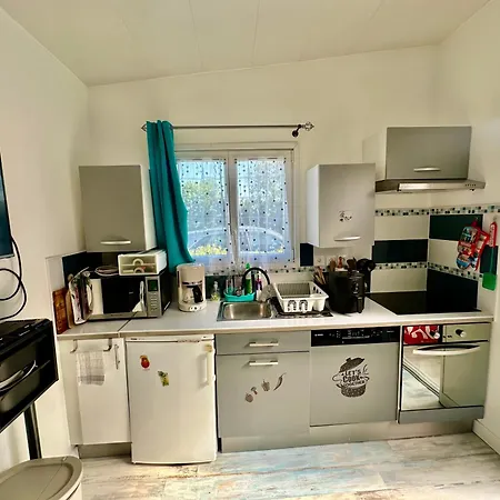 La Maison Bleue, Avec Piscine Apartament