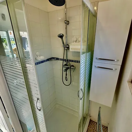 La Maison Bleue, Avec Piscine Apartament