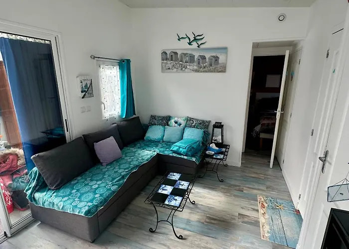 Apartment La Maison Bleue, Avec Piscine