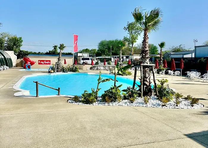 La Maison Bleue, Avec Piscine *
